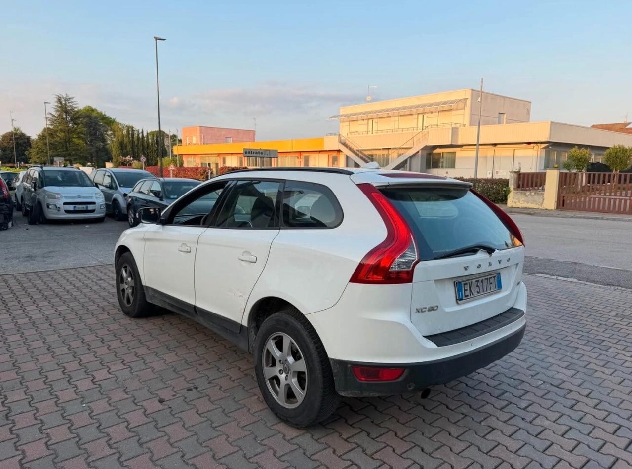 Volvo XC 60 XC60 D5 AWD Geartronic Kinetic