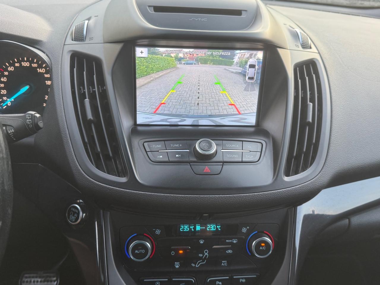 Ford Kuga 1.5 TDCI ST-Line Doppio tetto panoramico