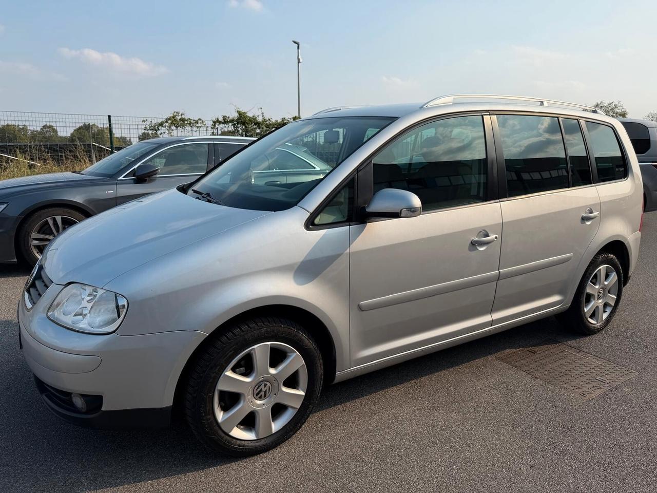 Volkswagen Touran 1.6 16V FSI Highline