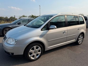Volkswagen Touran 1.6 16V FSI Highline