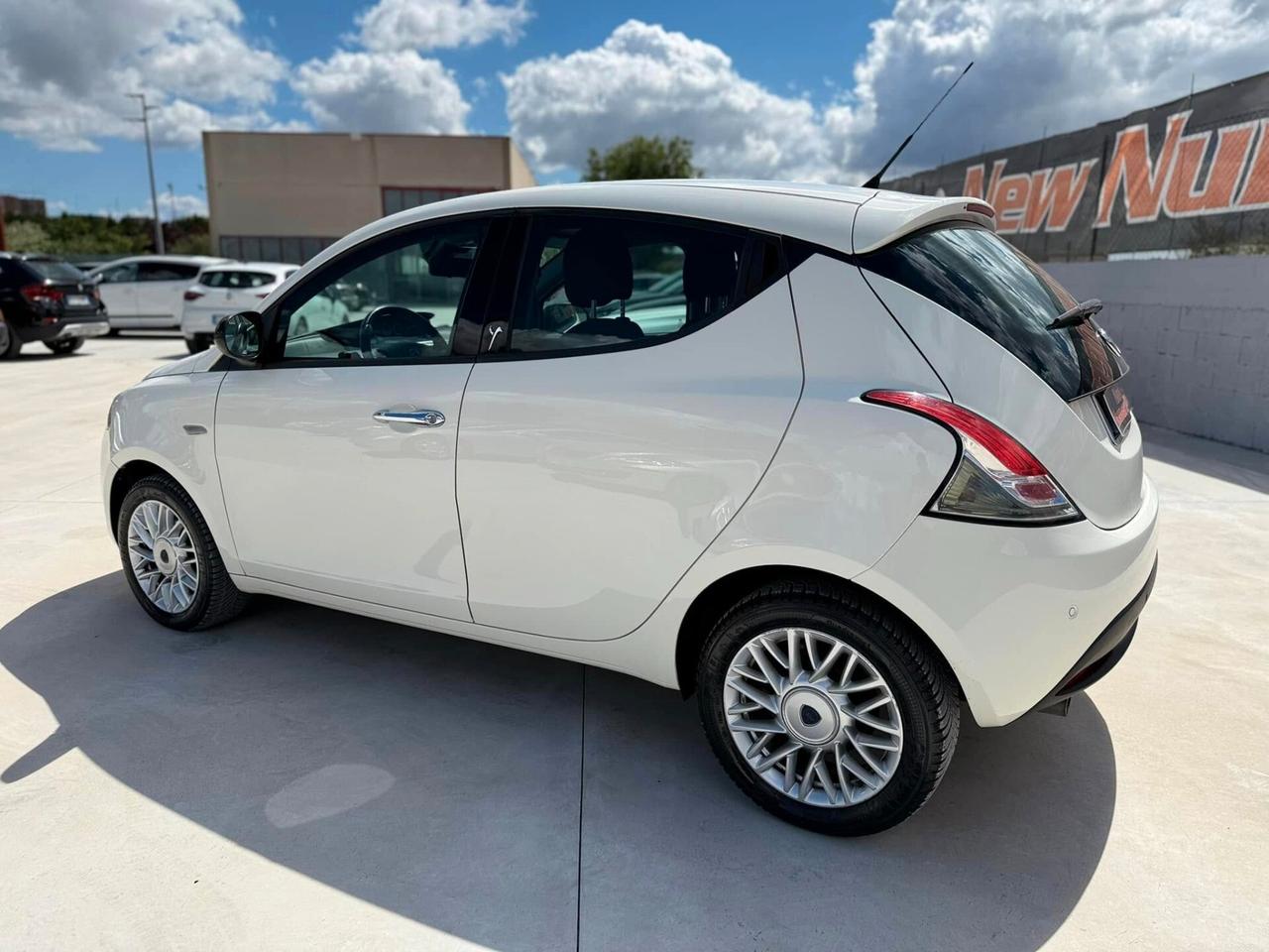 Lancia Ypsilon 1.2 69 CV 5P Gold 2015
