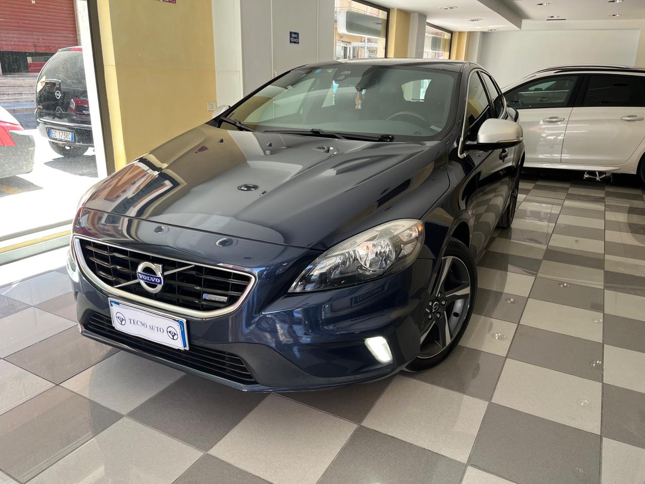 Volvo V40 D2 1.6 R-design Momentum