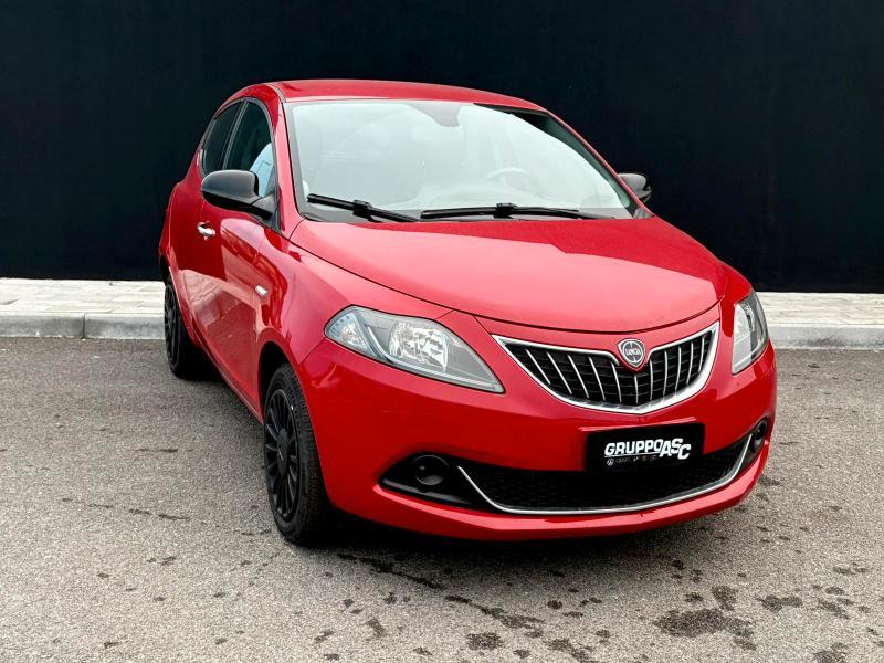 Lancia Ypsilon 5 Porte 1.0 hybrid Gold s&s 70cv ADATTA NEOPATENTATI