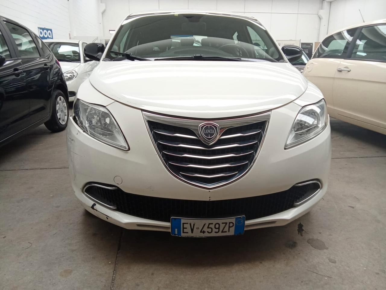 Lancia Ypsilon 1.2 69 CV . Neopatentati