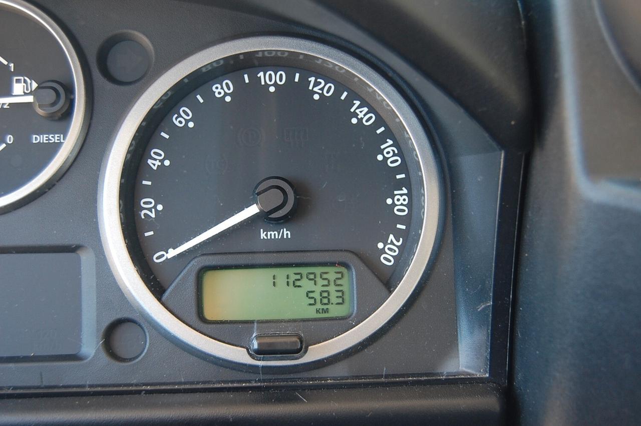 Land Rover Defender 90 2.4 TD4 Station Wagon SE