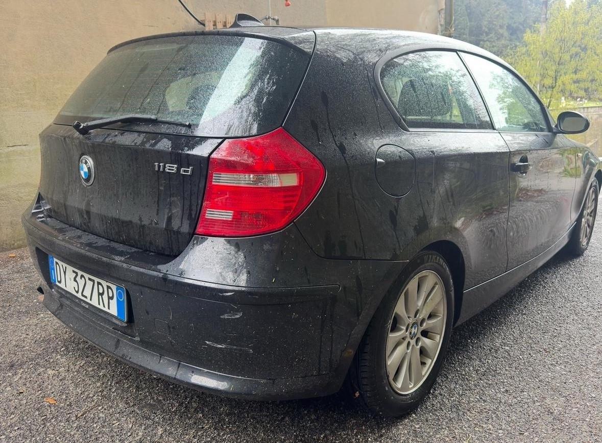 Bmw 118 118d 2.0 143CV Incidentata ottima ricambi 2010