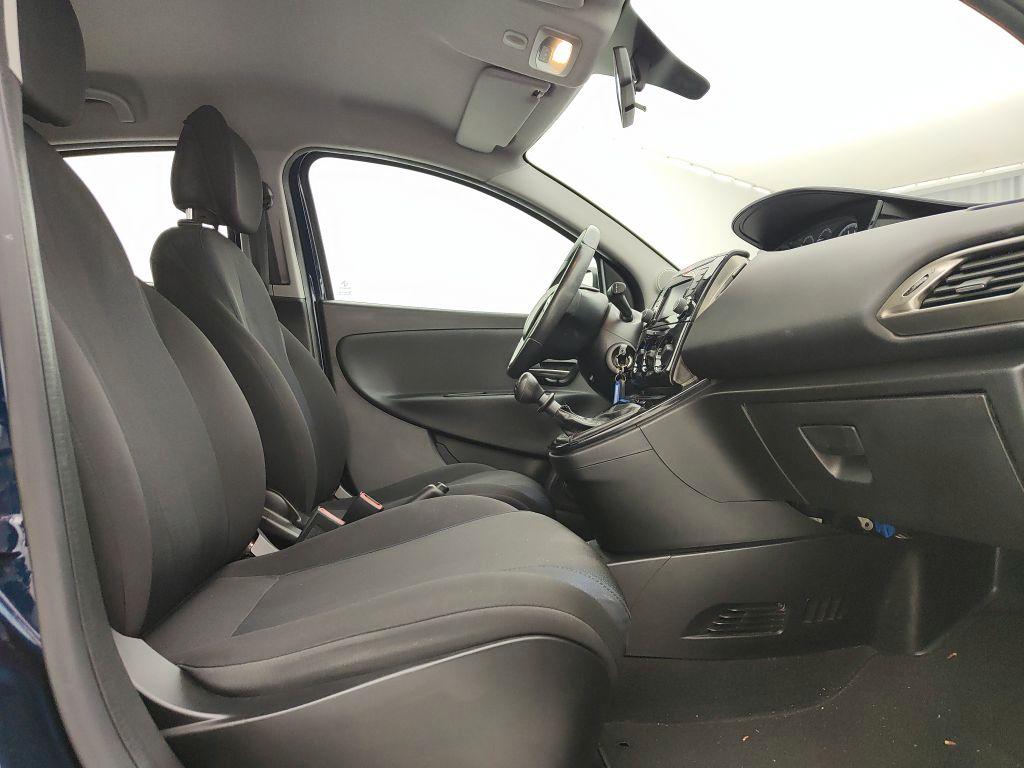 LANCIA Ypsilon 3ª serie - Ypsilon 1.2 69 CV 5 porte S&S Gold