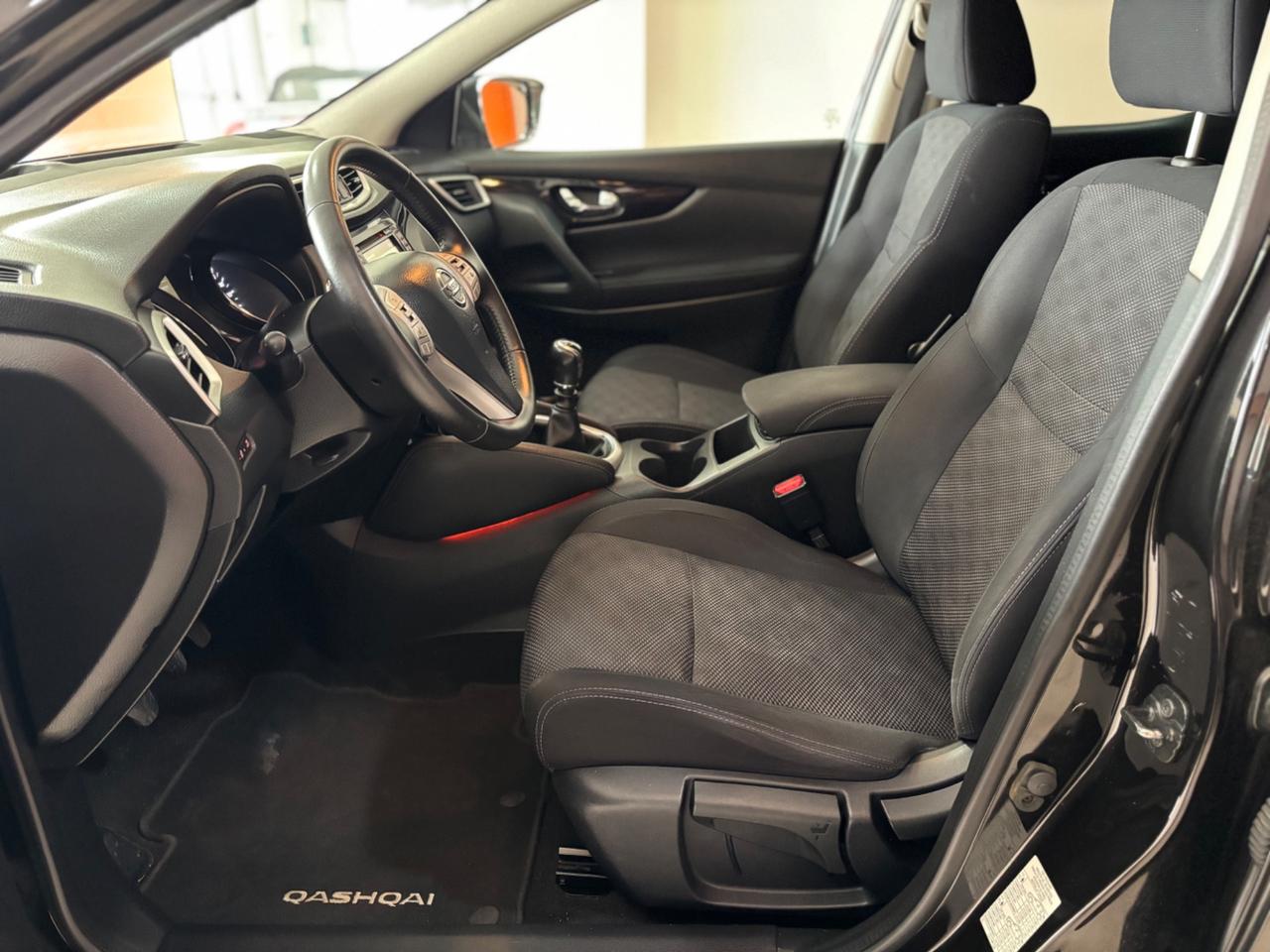 Nissan Qashqai 1.6 dCi 2WD Tekna tetto panoramico permute finanziamenti