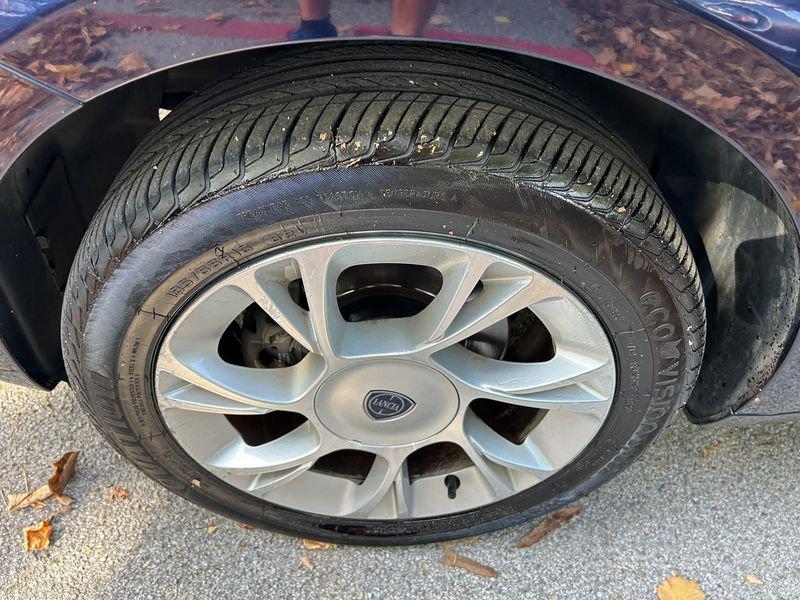 Lancia Ypsilon 5 Porte 1.2 8v 69cv Gold