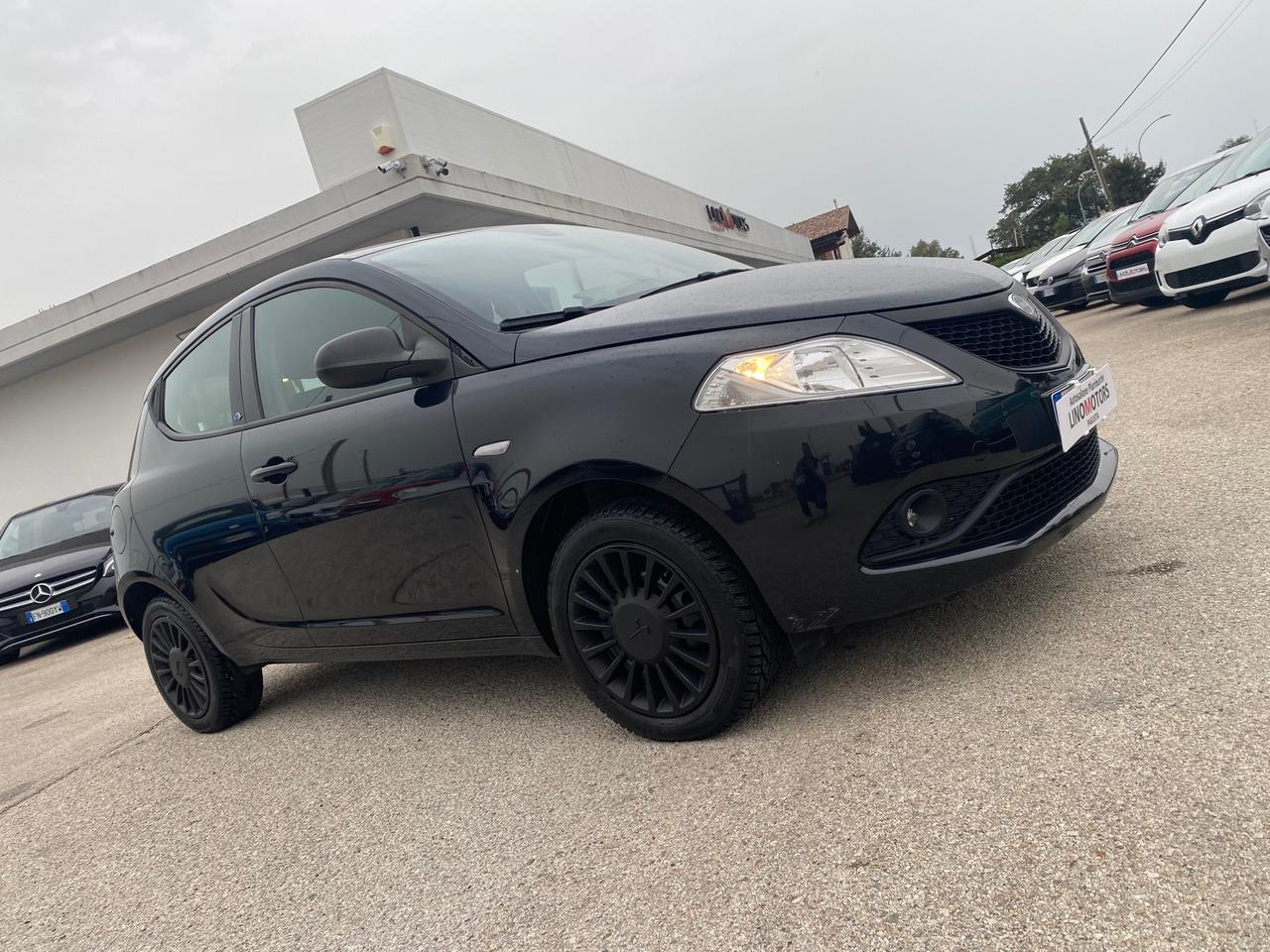 Lancia Ypsilon 1.2 69 CV 5 porte Elefantino Blu