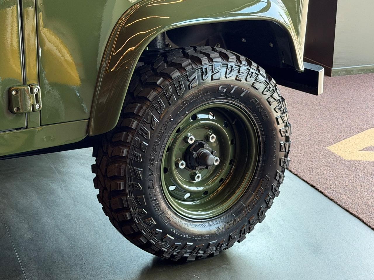 Land Rover Defender 90 diesel Soft-top 19J