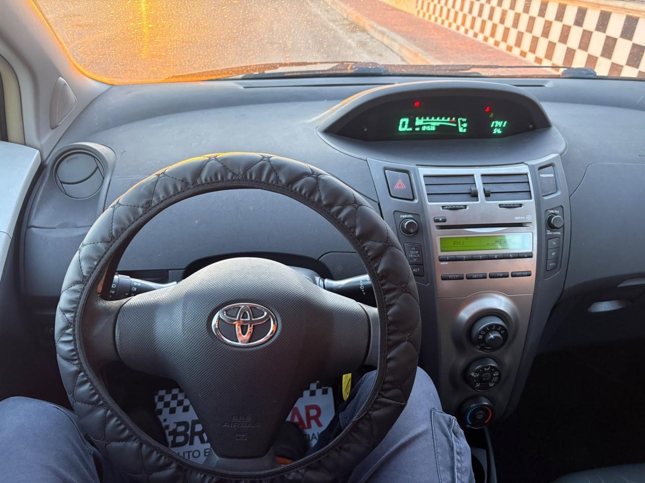 Toyota Yaris 1.0 5 porte Now Unipro 2010