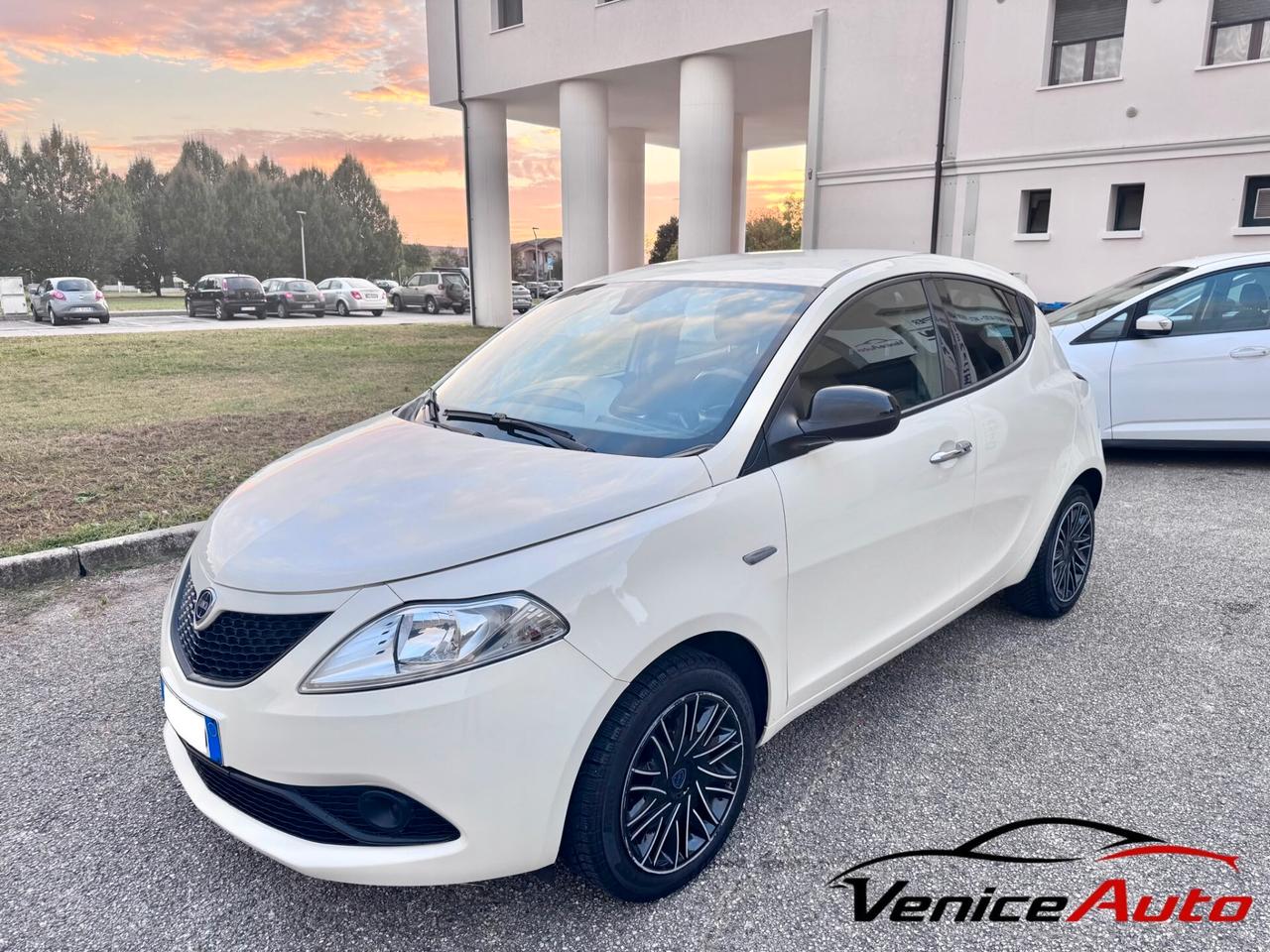 Lancia Ypsilon 1.2 69 CV 5 porte S&S Platinum