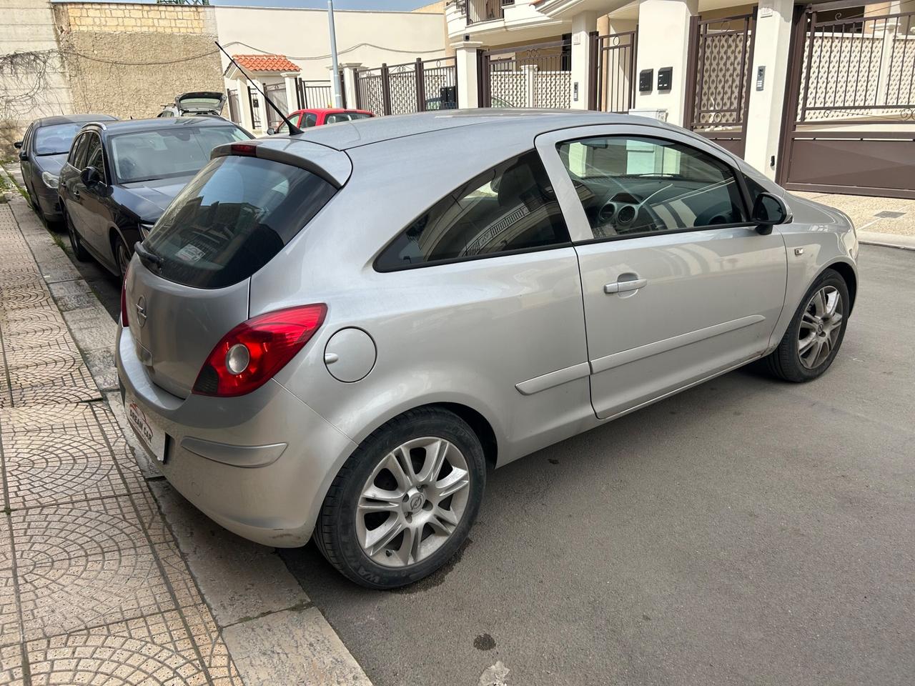 Opel Corsa 1.2 3 porte Club