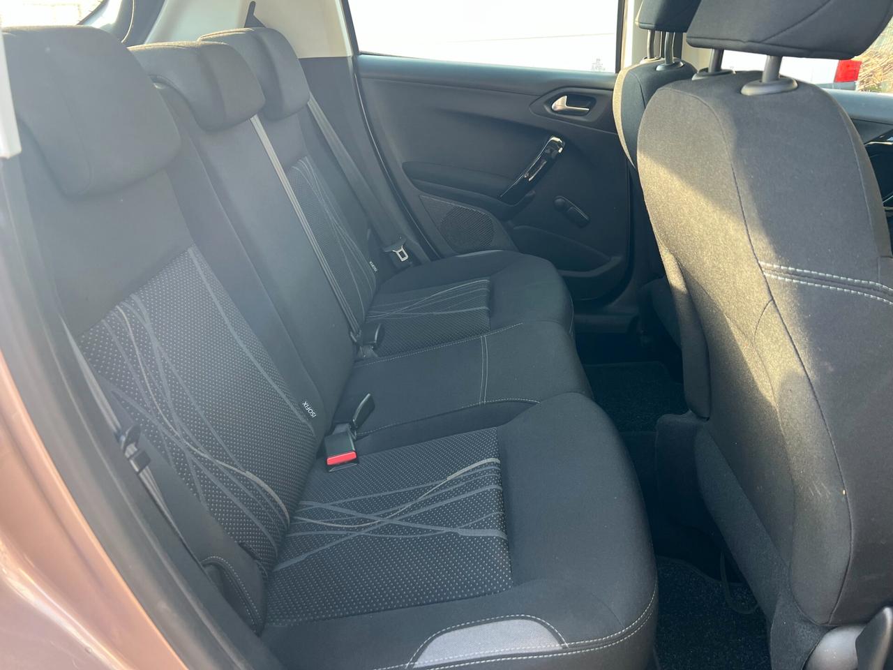 Peugeot 208 1.4 HDi 68 CV 5 porte