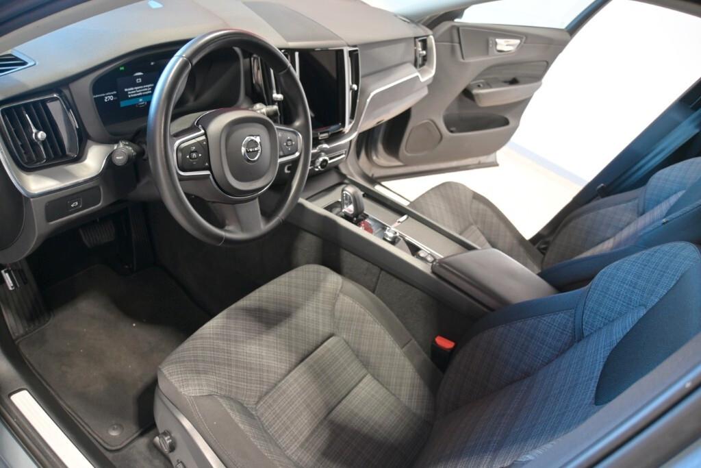 VOLVO XC60 2.0D 197CV B4 (D) AUTOMATIC CORE ( FARI LED - COCKPIT - CRUISE - NAVI - PDC - TELECAMERA POST. - CERCHI 18 )