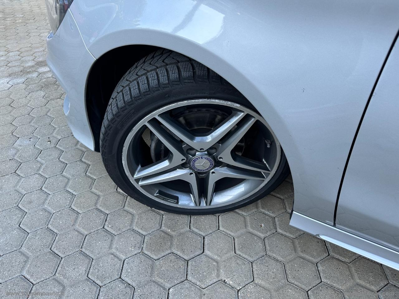 MERCEDES-BENZ CLA 200 d Premium