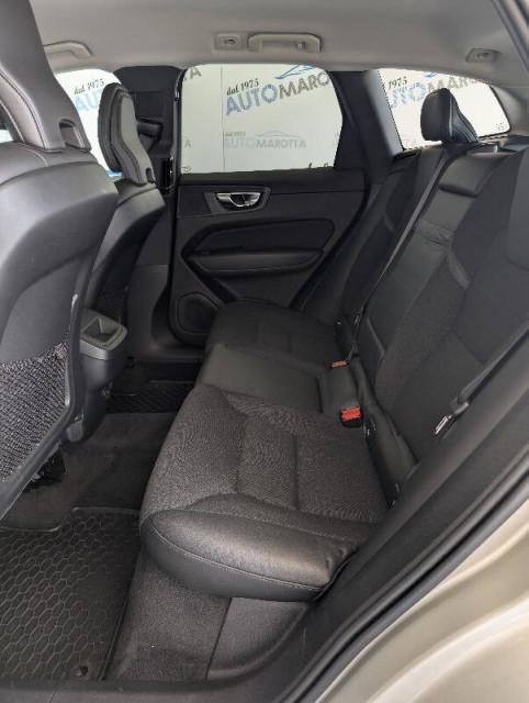 Volvo XC60 2.0 b4 Momentum Pro awd auto
