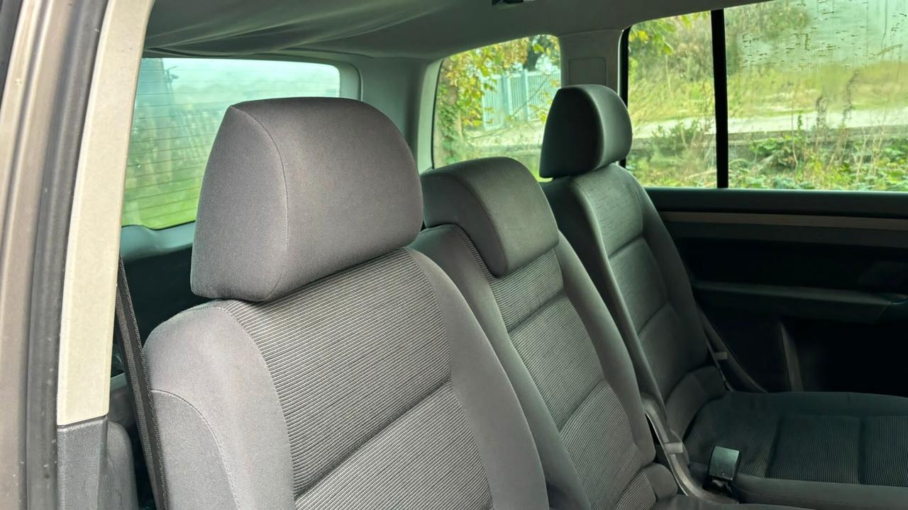Volkswagen Touran posti 5 GPL dalla cassa gancio di traino regolare