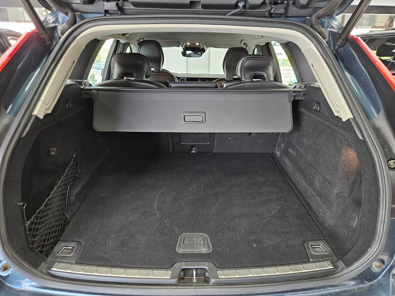 Volvo XC60 2.0 b4 Momentum awd auto my20 - IVA ESPOSTA