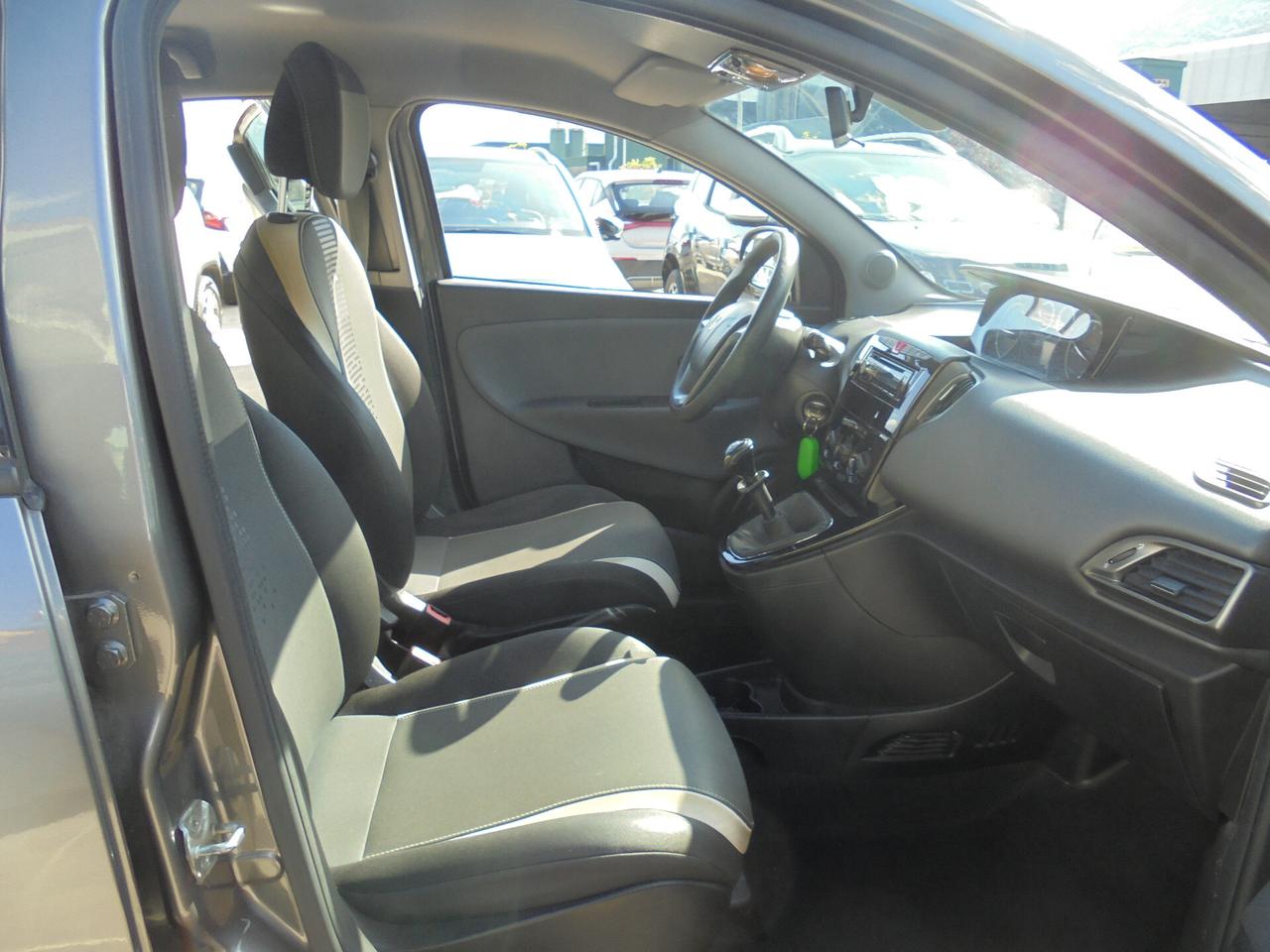 Lancia Ypsilon 1.2 69 CV 5 porte Gold