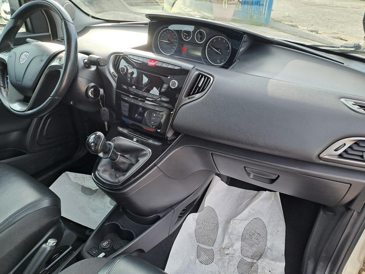 Lancia Ypsilon 0.9 benzina strafull