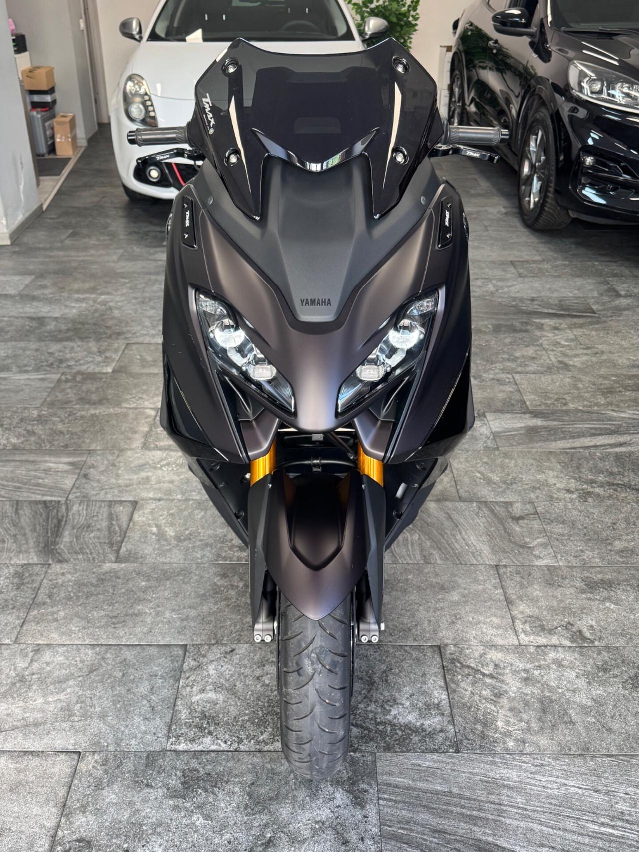 Yamaha TMAX 560 DARK MAGMA TECH MAX