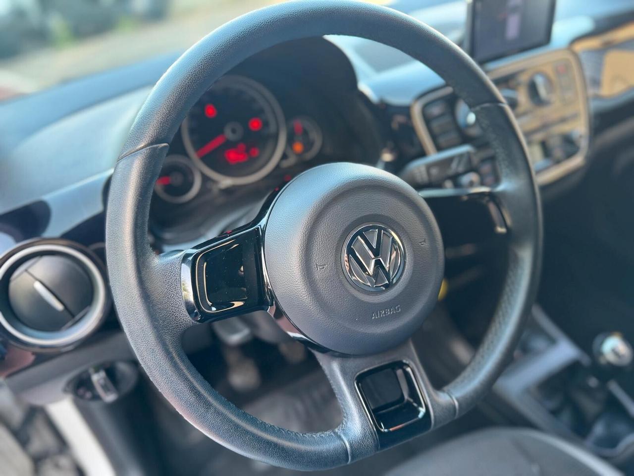 Volkswagen up! 1.0 2014 Benz/Metano 5p. 127.000 KM