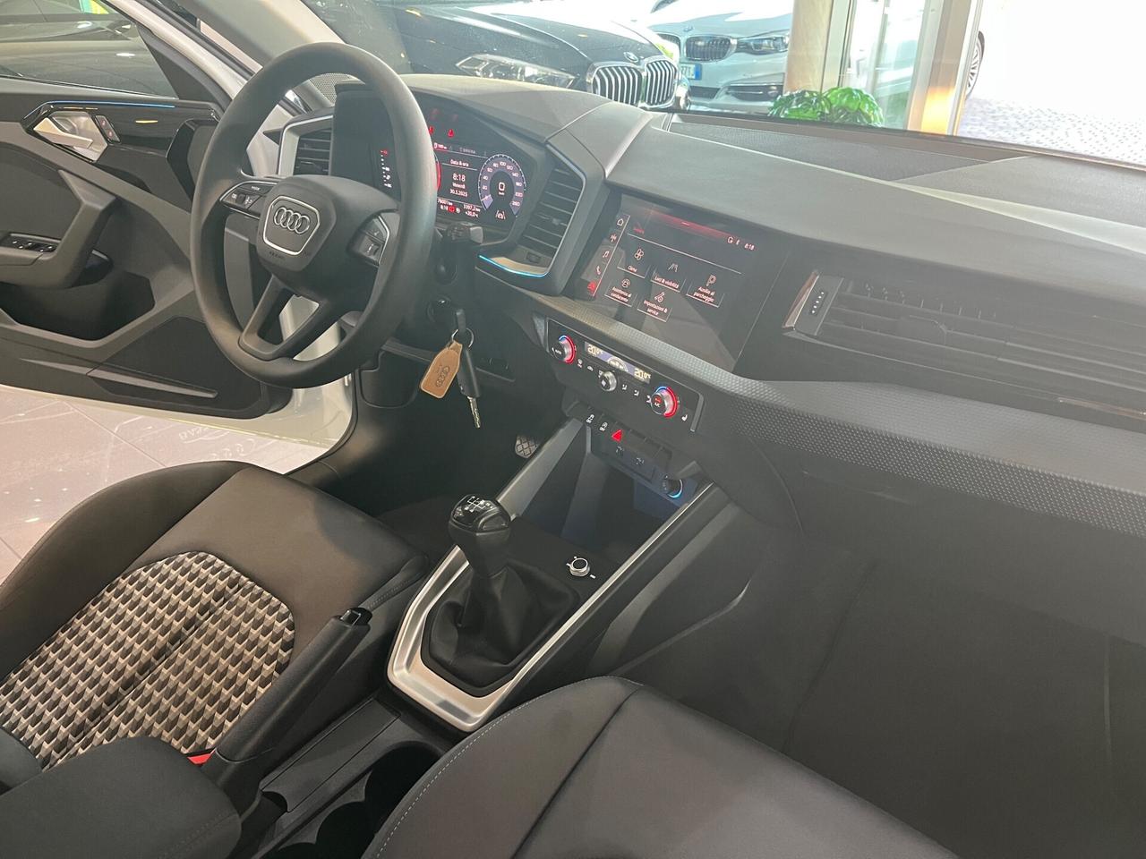 Audi A1 Sportback 25 1.0 tfsi Identity Black 77.000 KM!