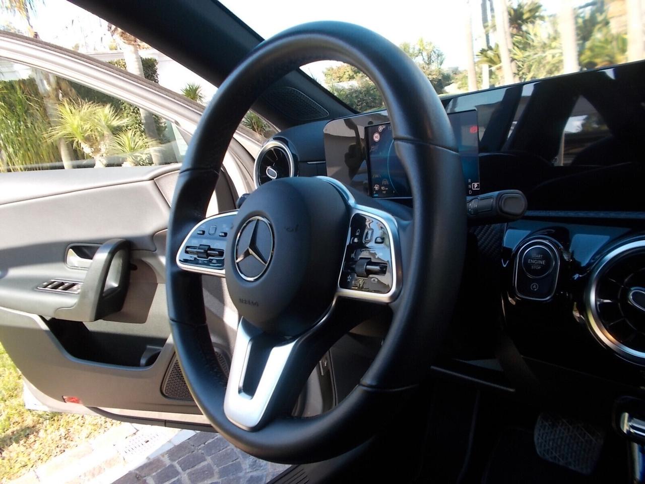 Mercedes-Benz A 180d Autom *FULL OPT.* da VETRINA