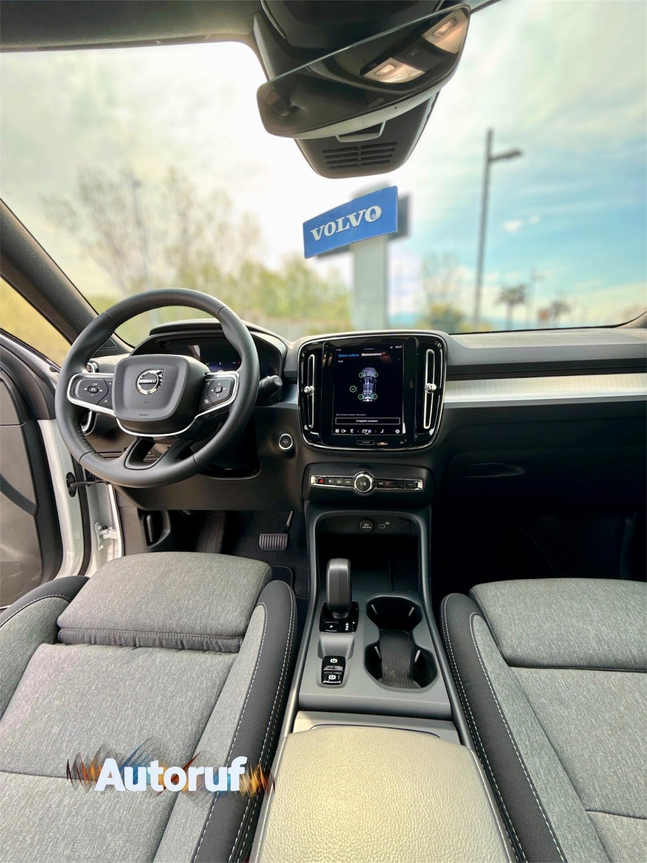 Volvo XC40 Mild Hybrid B3 163cv Crystal White 2025