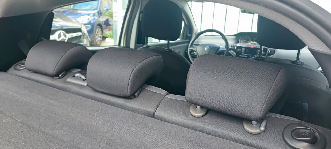 Lancia Ypsilon 1.0 Hybrid Ecochic silver 11/2020