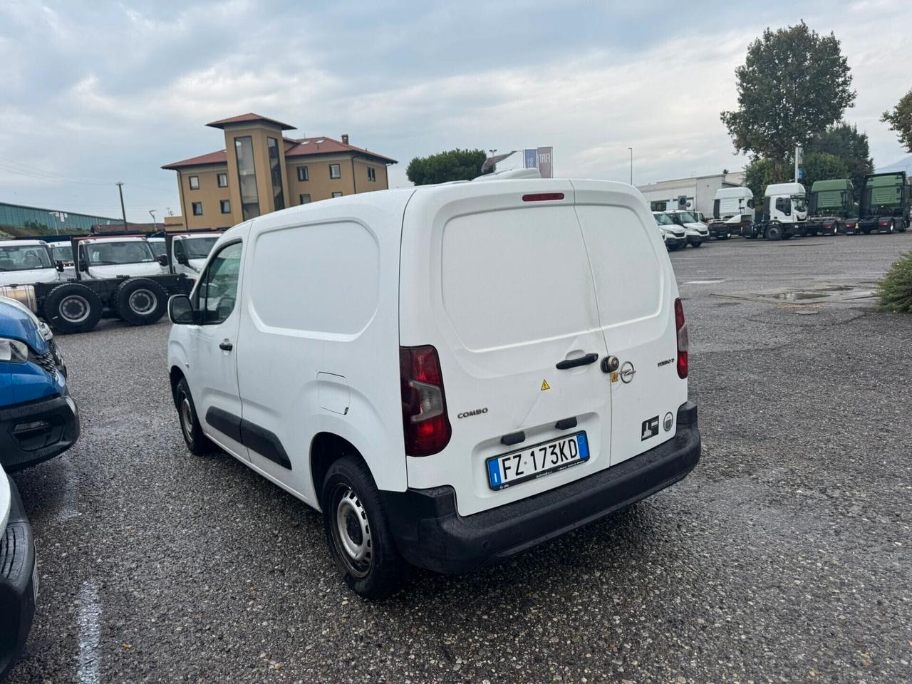 OPEL COMBO CON 3 POSTI EURO6D SUPER PREZZO!