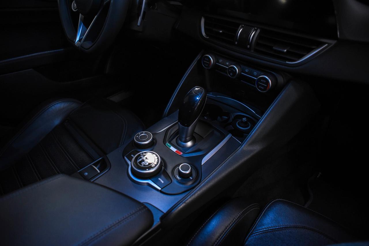 Alfa Romeo Giulia 2.2 Turbodiesel 210 CV AT8 AWD Q4 Veloce