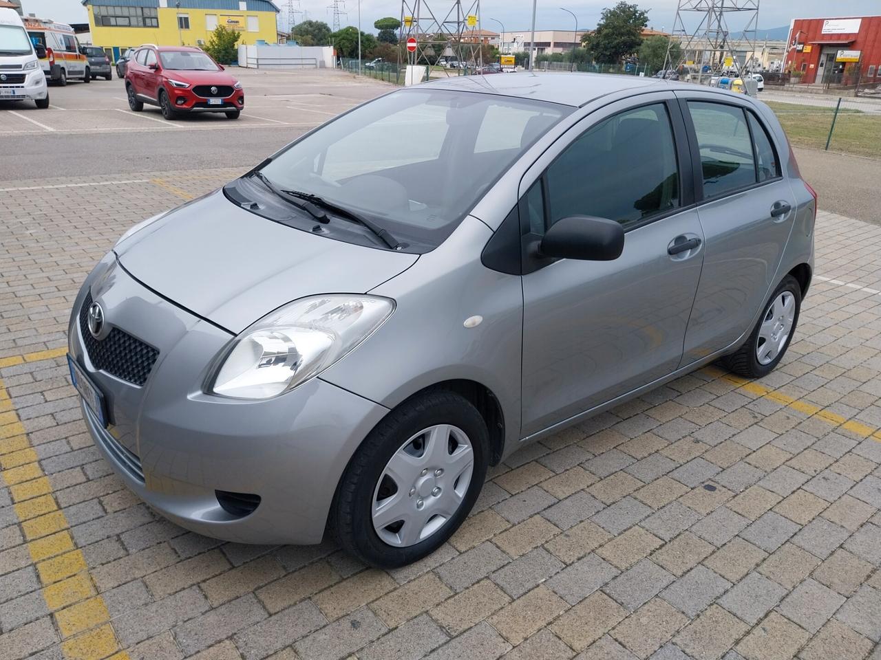 Toyota Yaris 1.0 5 porte Sol