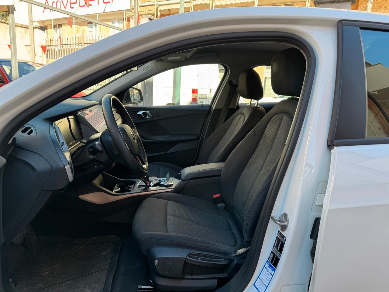 BMW 118 Business Advantage 140cv auto ADATTA NEOPATENTATI