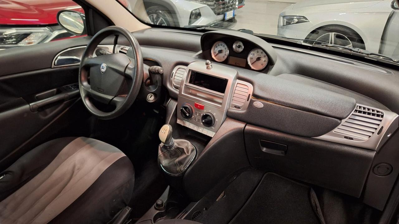 Lancia Ypsilon 1.4 16V NEOPATENTATI