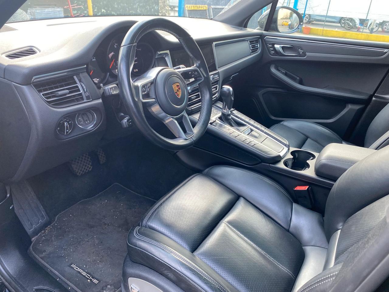 Porsche Macan 2.0 pdk con tetto panoramico