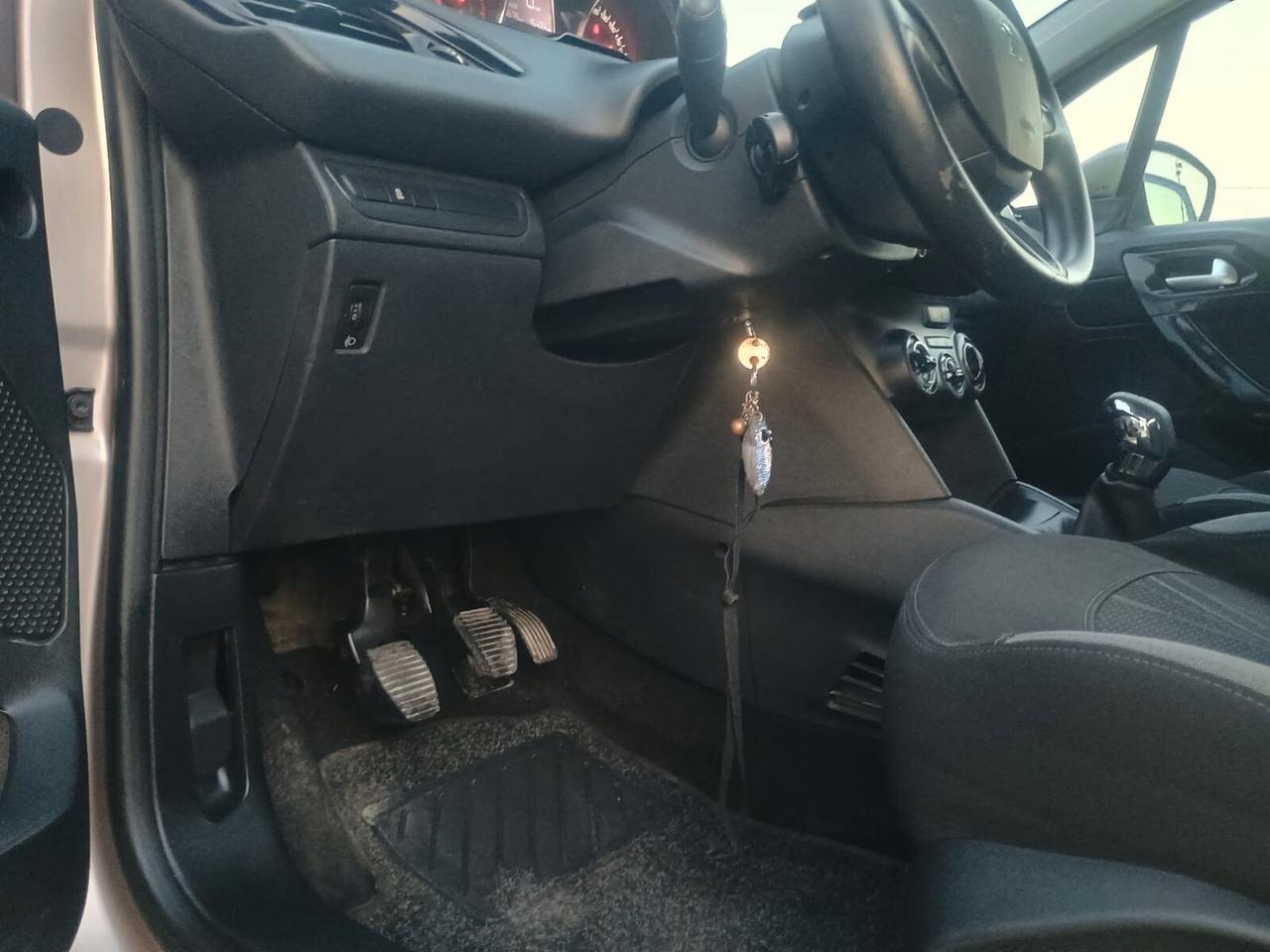 Peugeot 208 1.4 HDi 68 CV 5 porte Allure