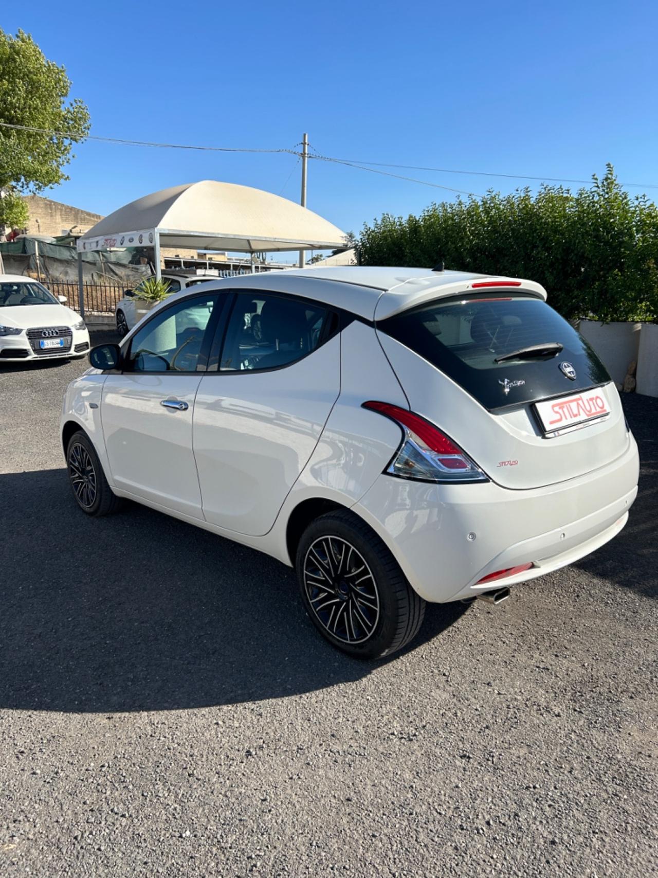 Lancia Ypsilon 1.2 69 CV 5 porte S&S Gold