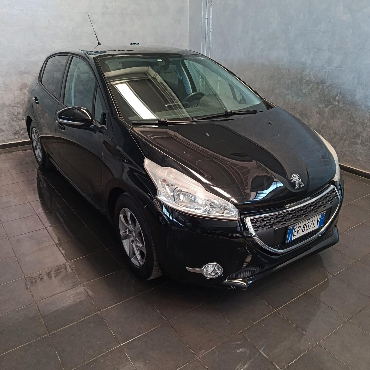 Peugeot 208 1.2 BENZINA
