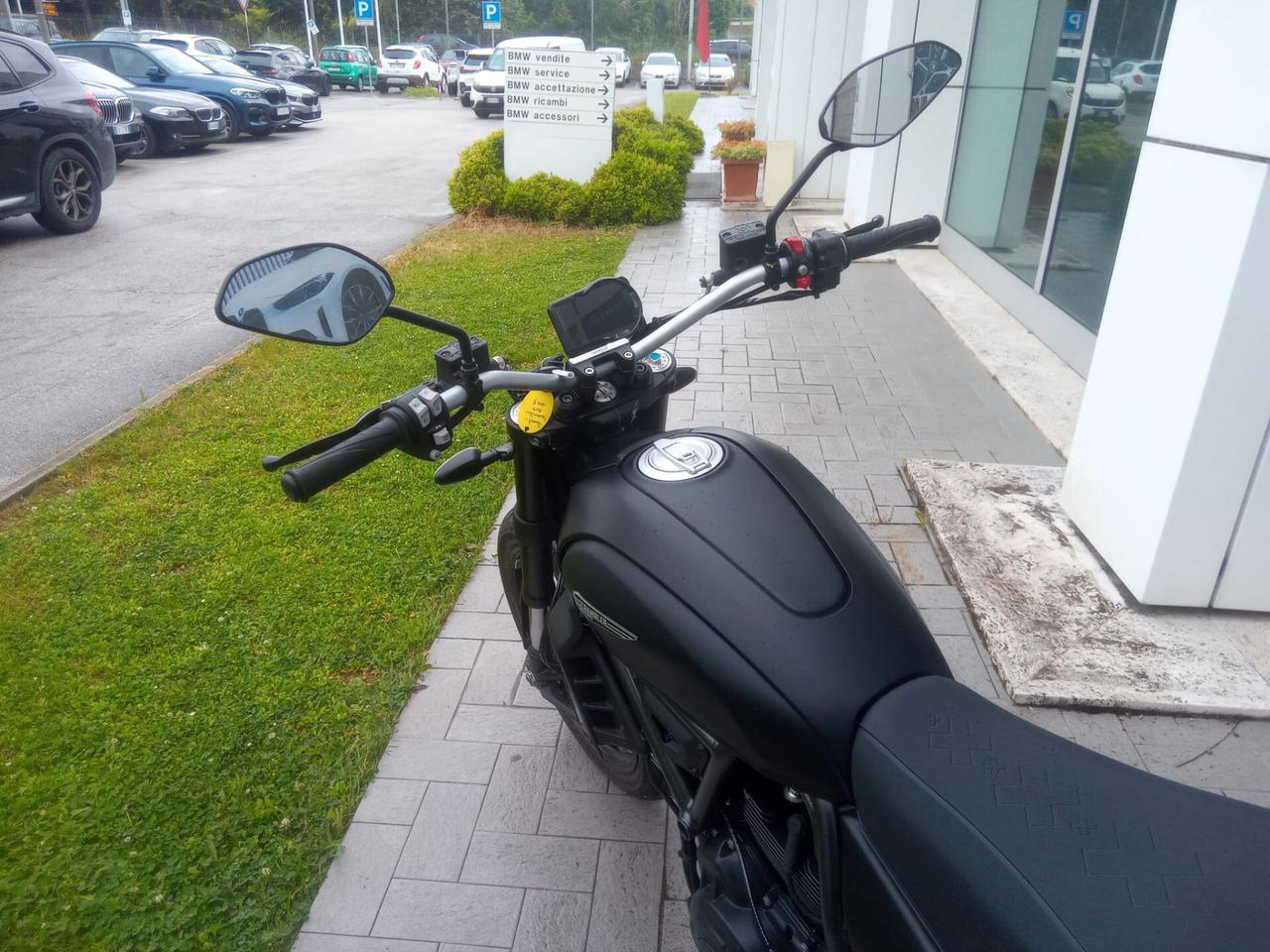 Ducati Scrambler 800 Icon Dark