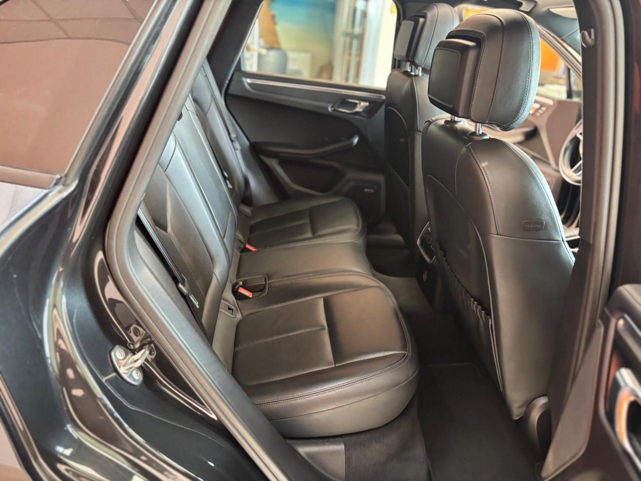 Porsche Macan 2.0 245 cv matrix-navi-tetto-pelle permute finanziamenti