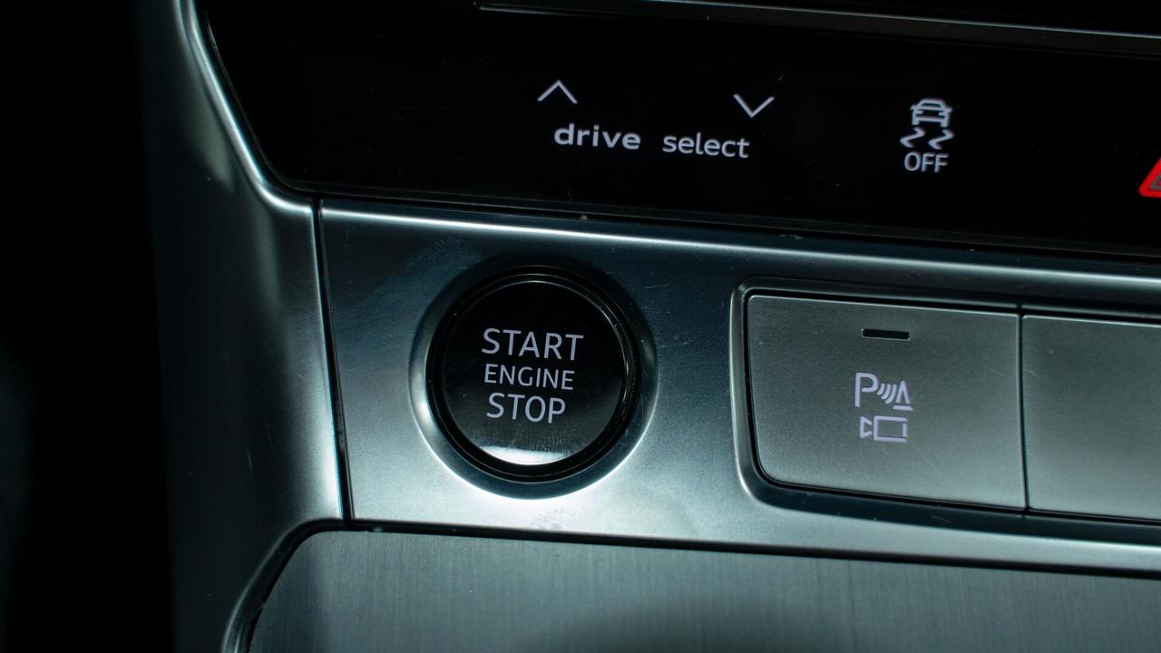 Audi A6 AVANT 40 2.0 TDI 2 X S LINE TRONIC MHEV QUATTRO 19" VIRTUAL CKT MATRIX PELLE NAVI FULL OPT