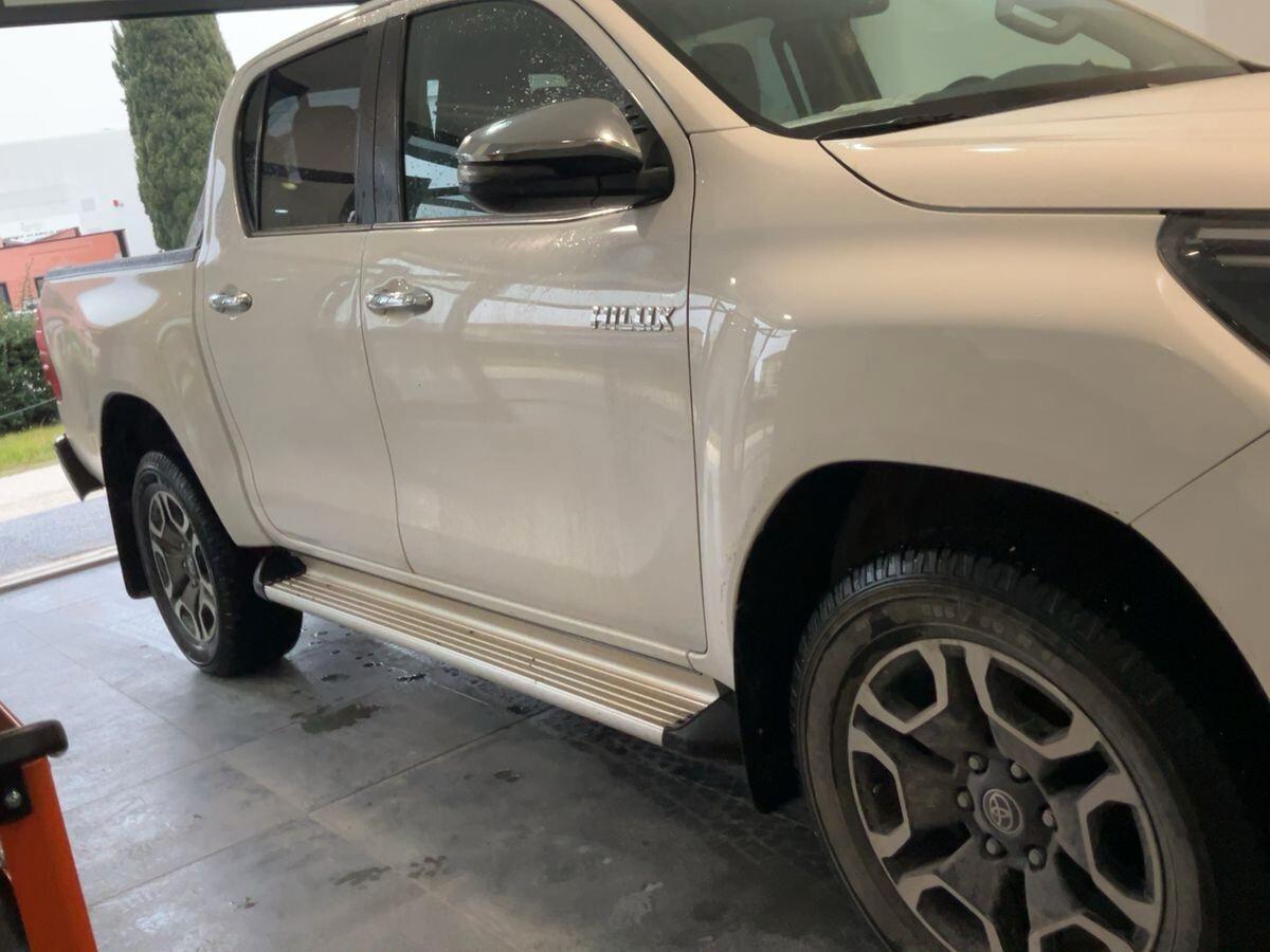 Toyota Hilux 2.8 D-4D Double Cab Executive 4x4 204CV | 02/2022 | 84.200 km
