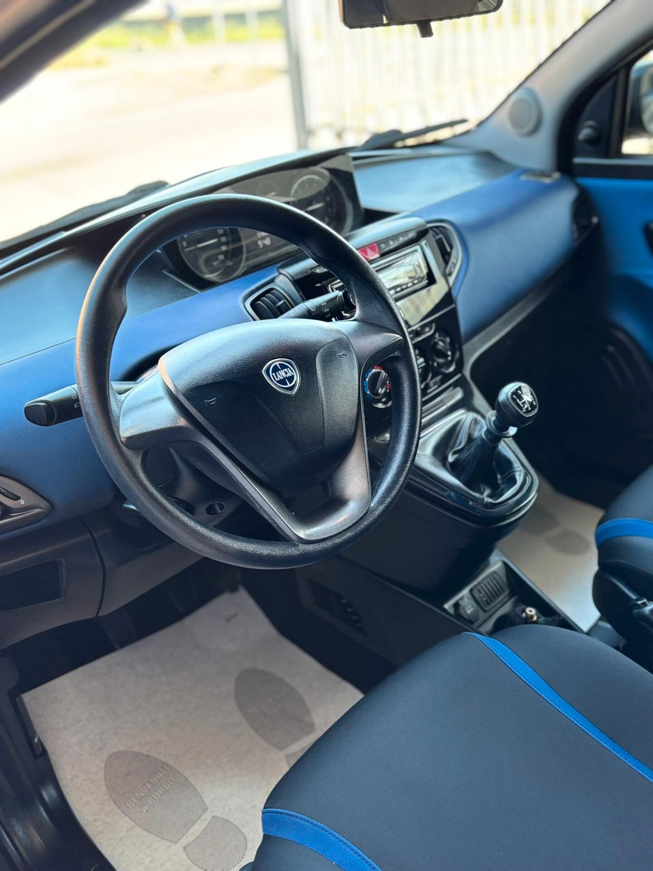 Lancia Ypsilon 1.2 69 CV 5 porte GPL Ecochic Silver