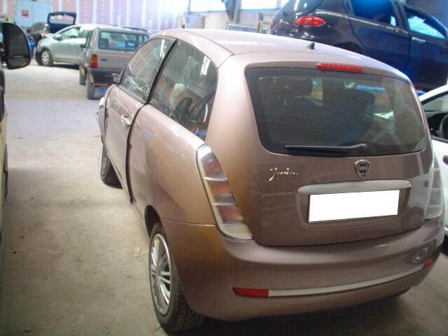 Lancia Ypsilon 1.2 8V Oro