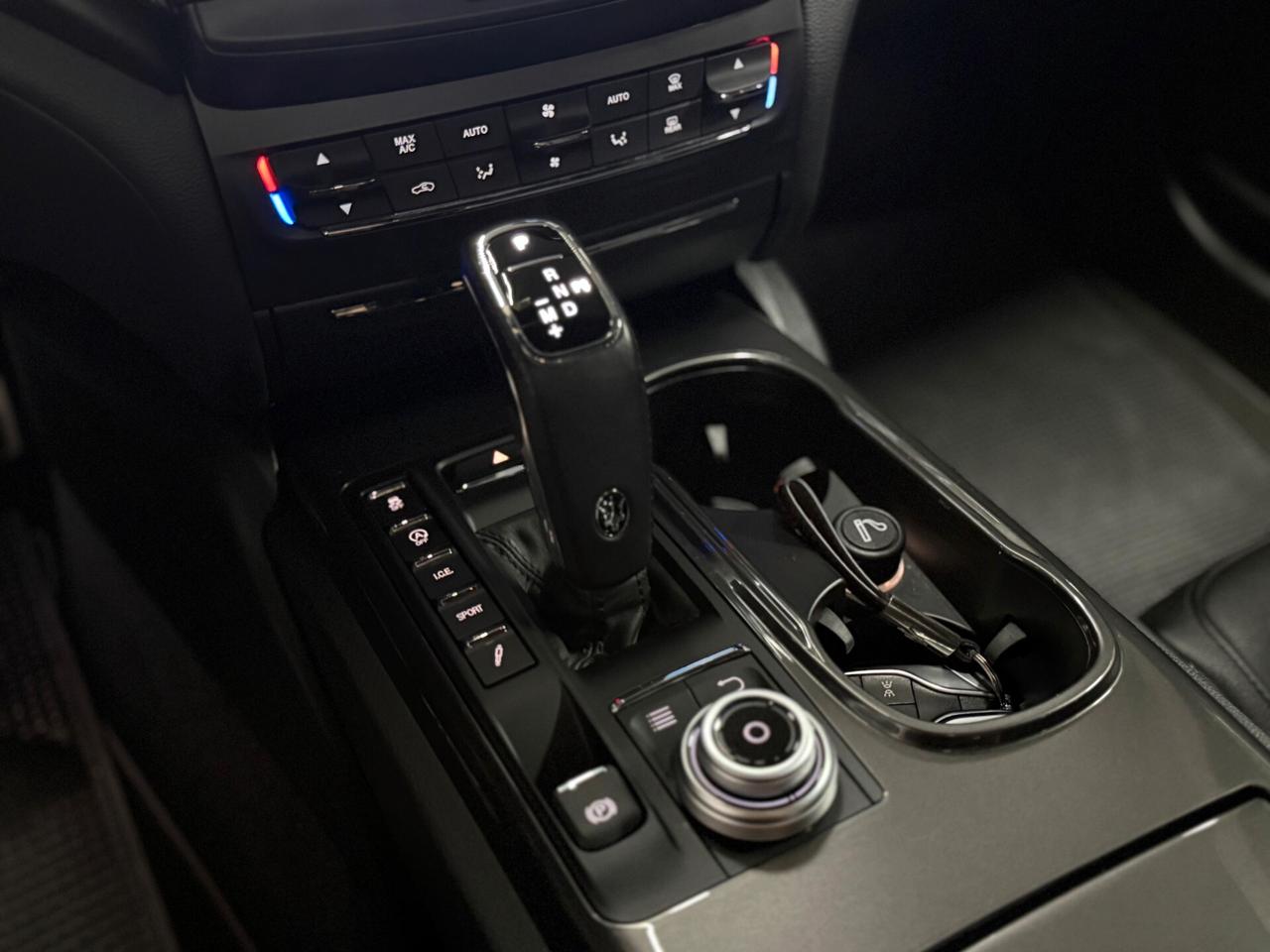 Maserati Ghibli V6 Diesel 275 CV Gransport VERSIONE NERISSIMO/TETTUCCIO