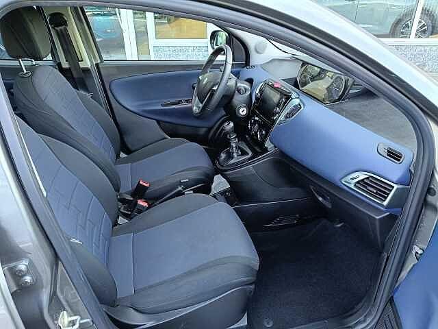 Lancia Ypsilon 1.0 Hybrid 69cv PLATINO AZIENDALE