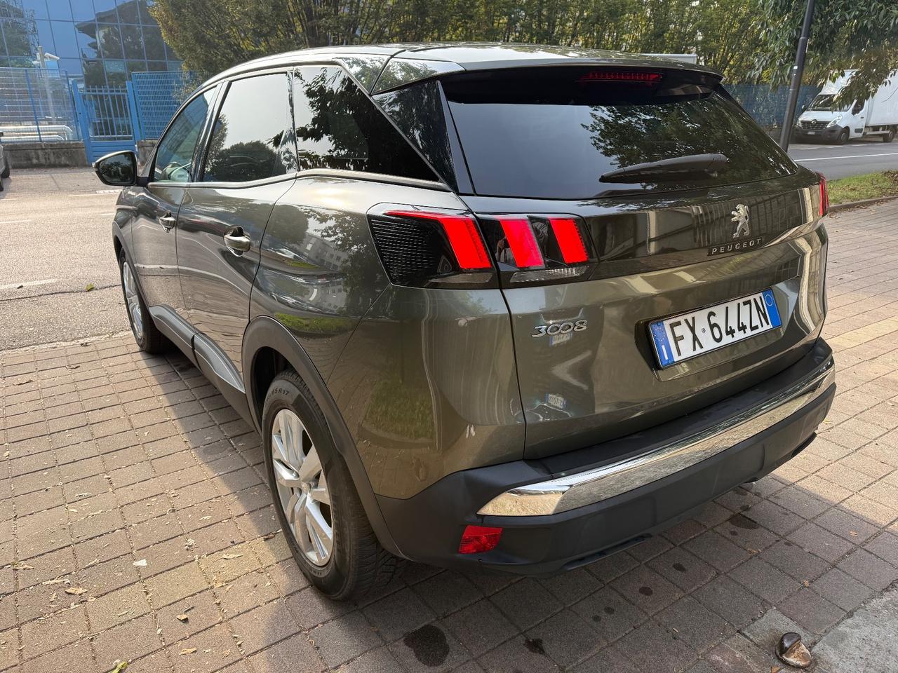 Peugeot 3008 BlueHDi 130 S&S EAT8 Business